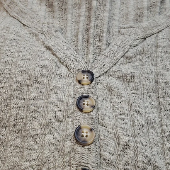 Maurices v neck top, size xl - Picture 8 of 8